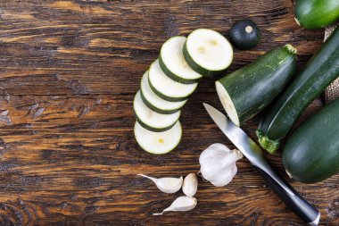   Metin yazabileceğiniz bir ahşap arka plan üzerinde taze kabak